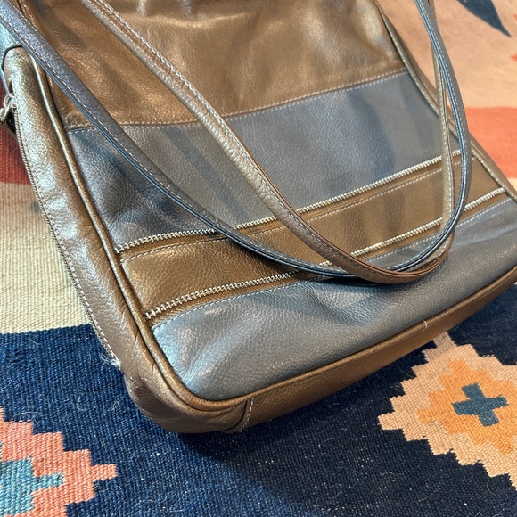 ILI New York TORONTO Shoulder Bag/Backpack Convertible. Bronze-Gunmetal - Picture 1 of 15